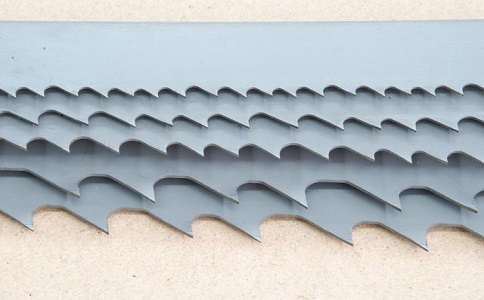 赤峰带锯床上的钢丝刷，对于带锯条的重要性